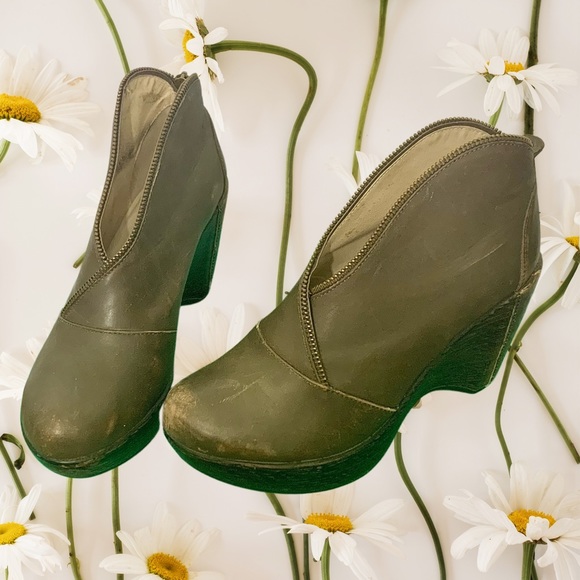 💰SOLD💰Jambu Indigo Distressed Wedge Booties - Picture 3 of 8